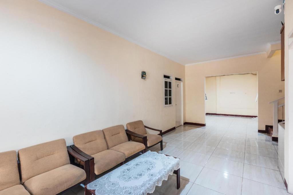 Hotel Aquina House Bogor Exterior foto